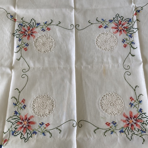 Vintage Italian Tablecloth Handmade Embroidered lace and doily details Square - Picture 6 of 12